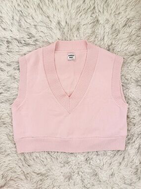 Sunday Best ‘Winston’ Cropped Sweater Vest - Shy Pink